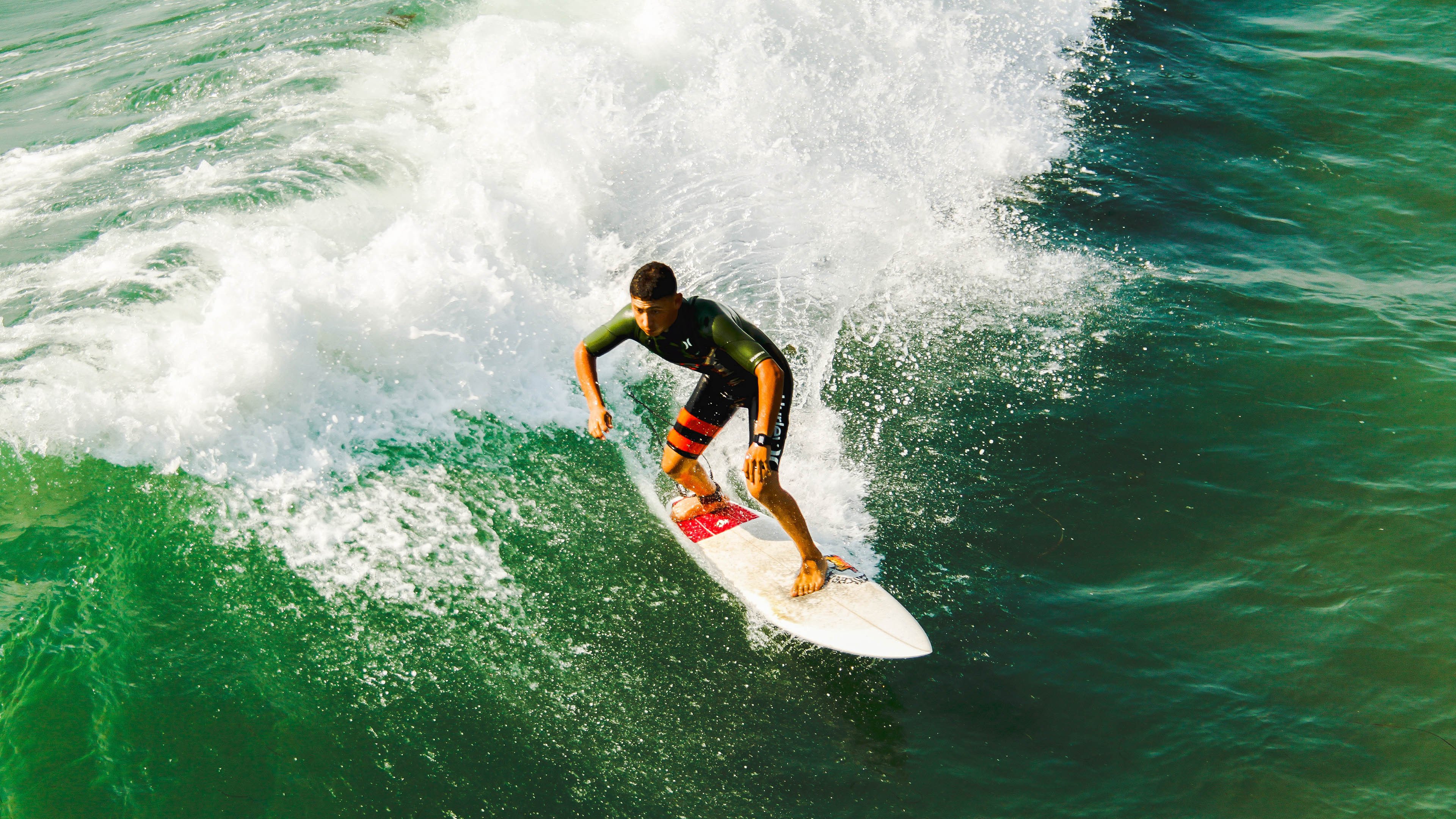 _极地冰雪游乐园：带你玩转冰雪奇趣_，极地馆和冰雪大世界能一天玩完吗