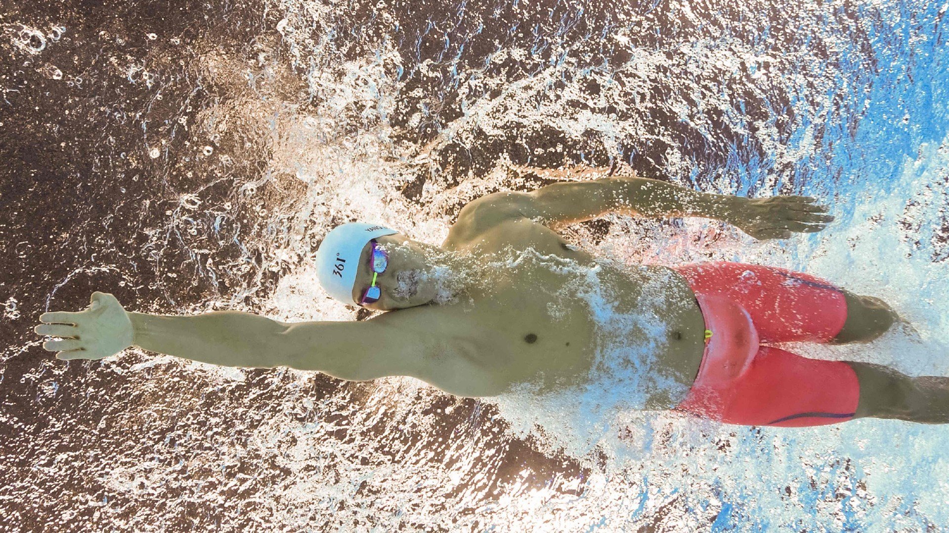 _极地探索赛：穿越冰雪原野的勇者之旅_，极地探险